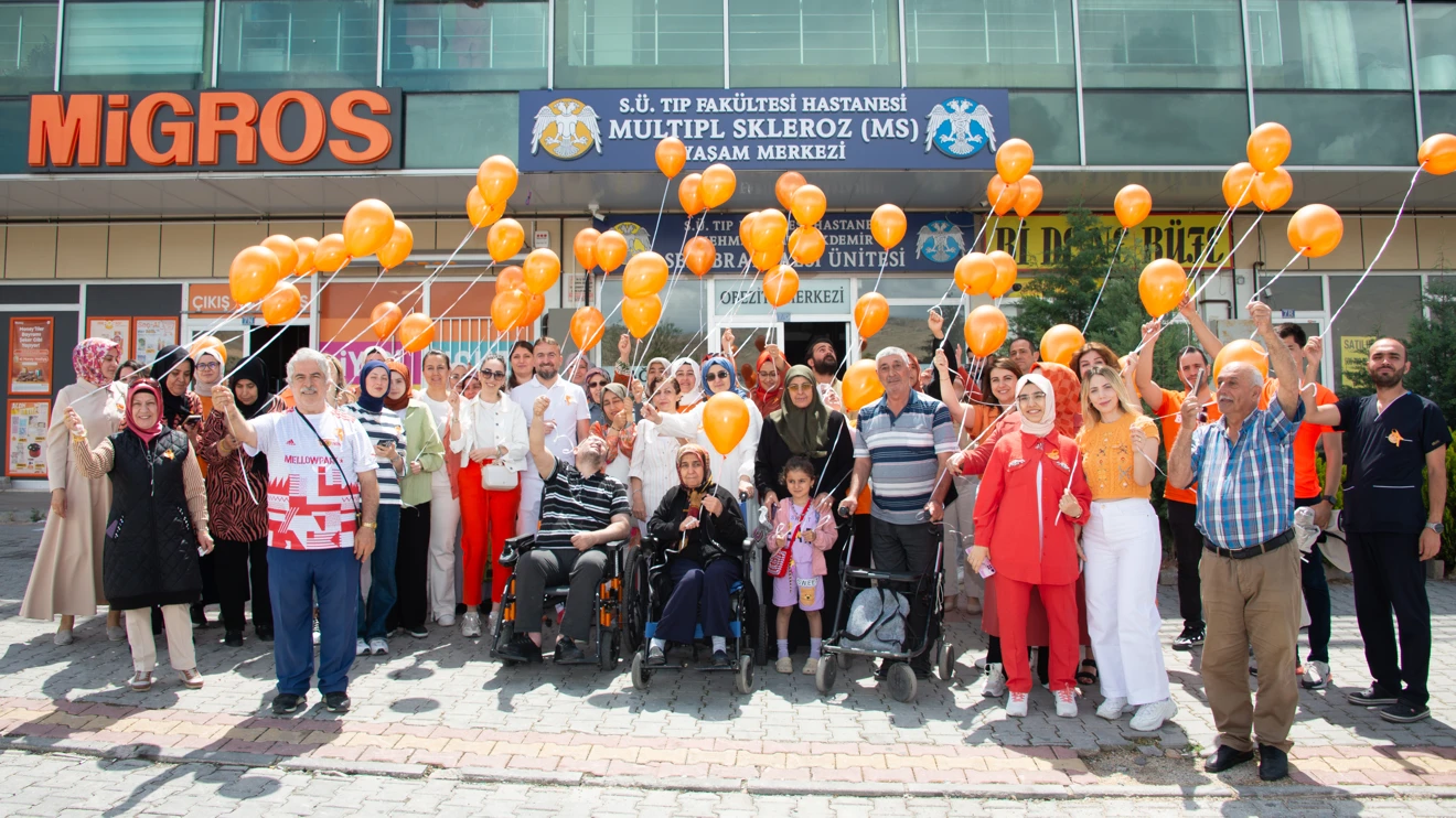 Türkiye’nin ilk MS Yaşam Merkezinde turuncu balonlar gökyüzüyle buluştu